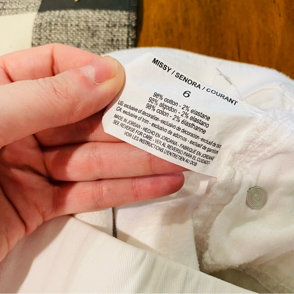 Gloria Vanderbilt Avery Bermuda Shorts 6 - Picture 6 of 6